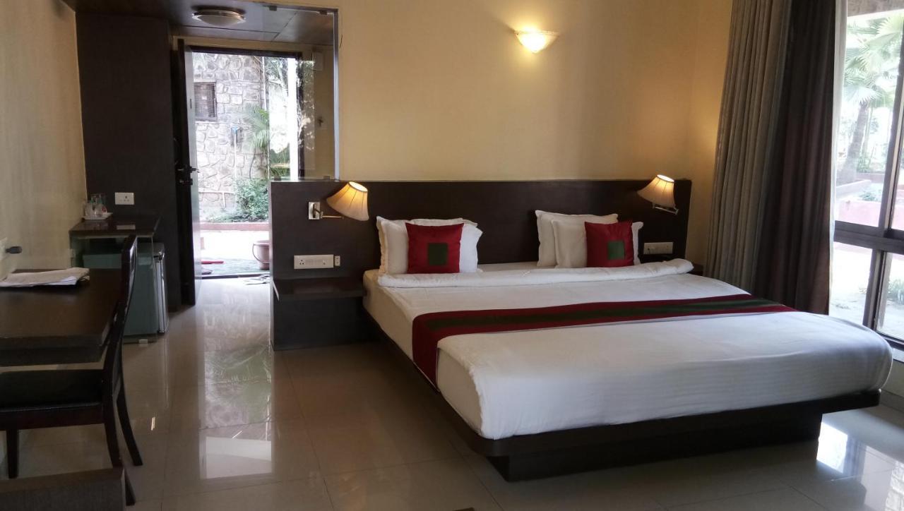 Caves County Resort Malegaon Exterior foto