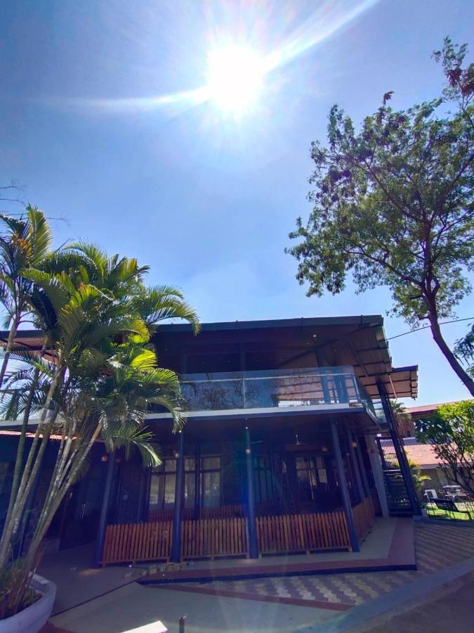 Caves County Resort Malegaon Exterior foto