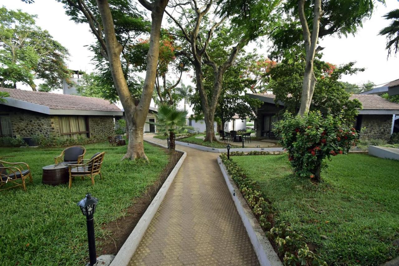 Caves County Resort Malegaon Exterior foto