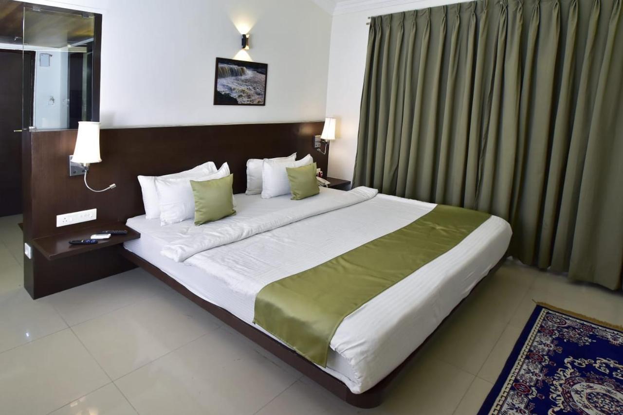 Caves County Resort Malegaon Exterior foto