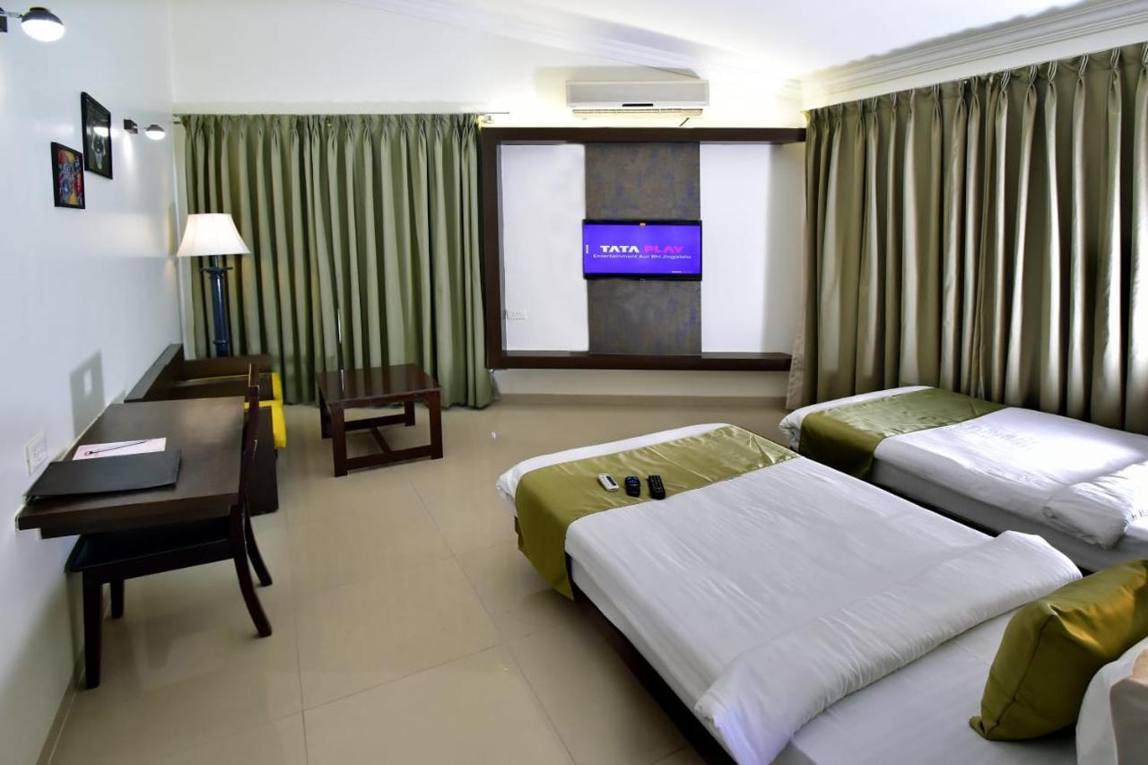Caves County Resort Malegaon Exterior foto