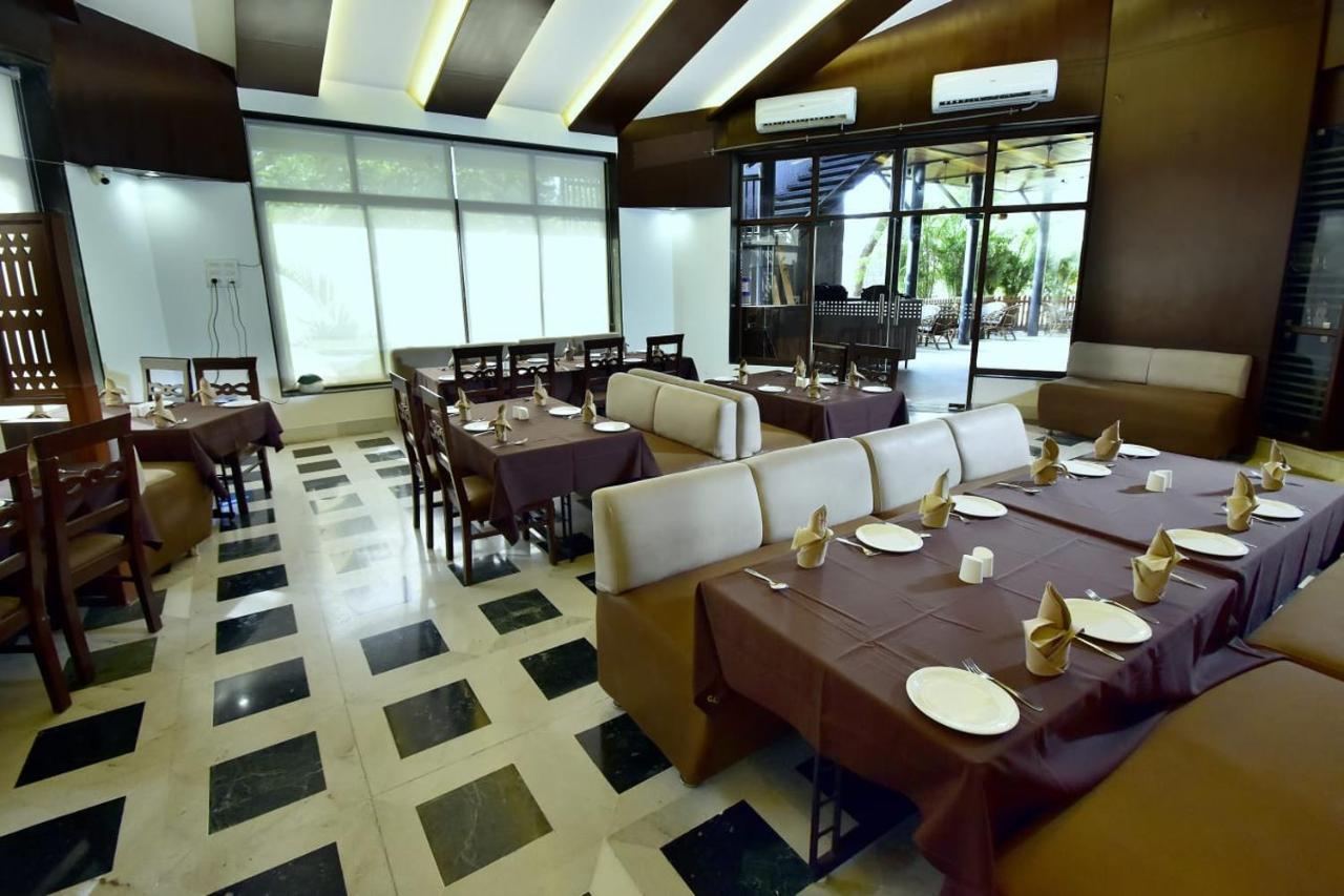 Caves County Resort Malegaon Exterior foto