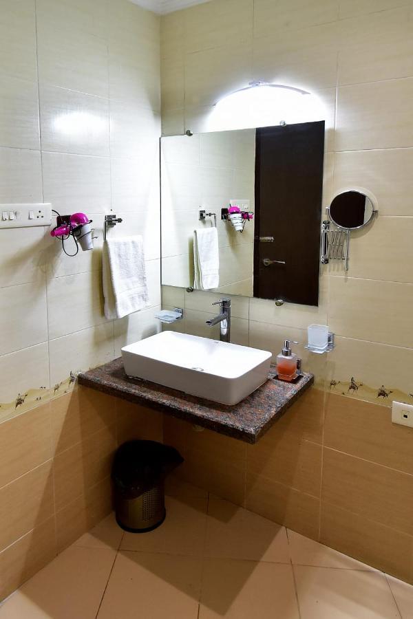 Caves County Resort Malegaon Exterior foto