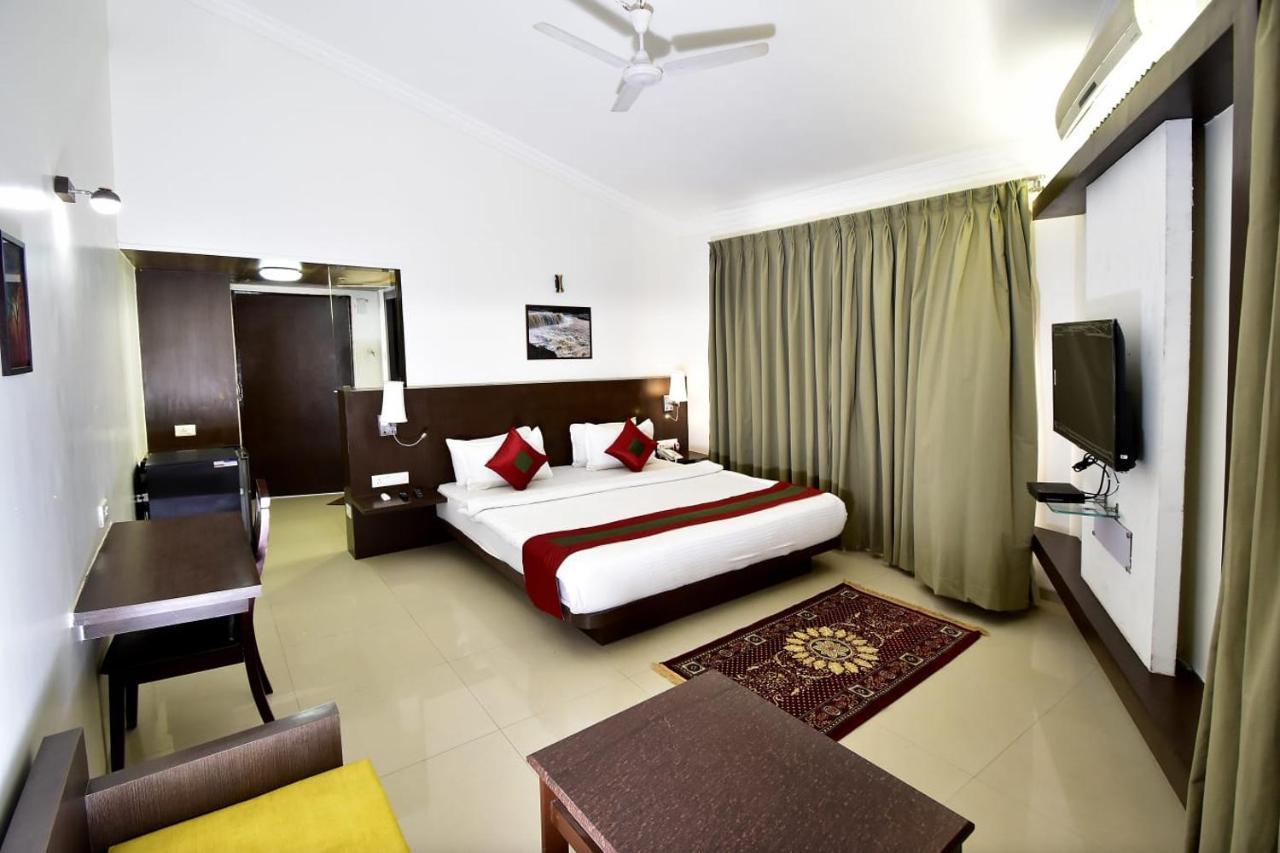 Caves County Resort Malegaon Exterior foto