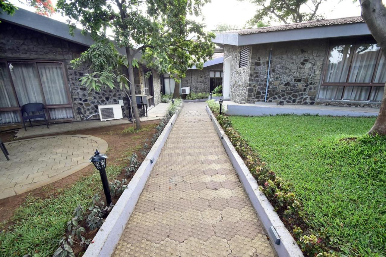 Caves County Resort Malegaon Exterior foto
