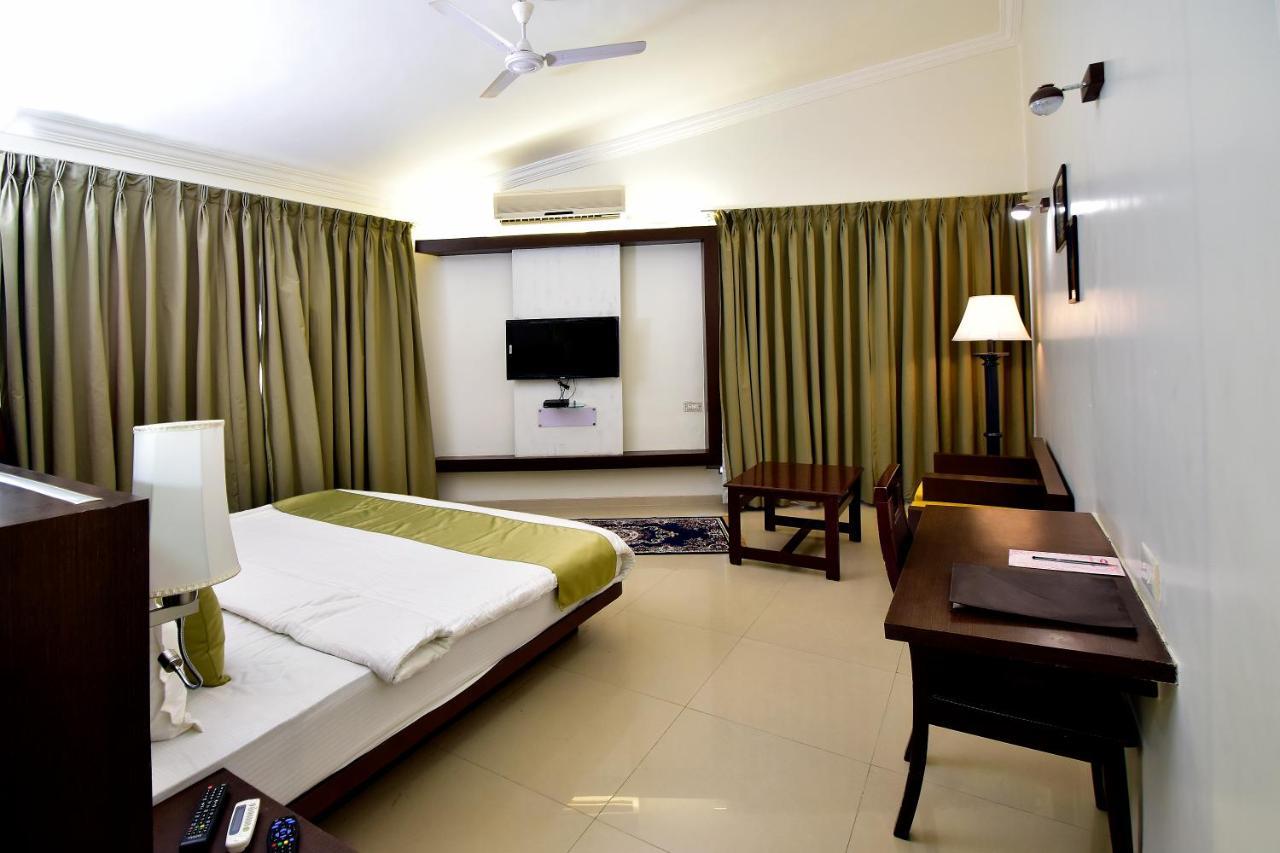 Caves County Resort Malegaon Exterior foto
