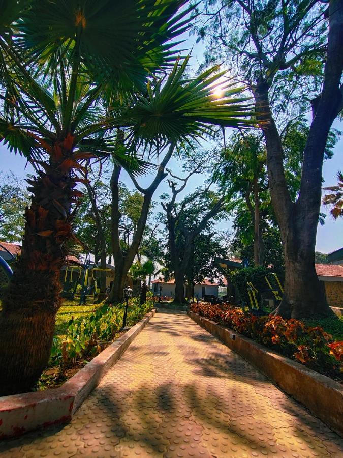 Caves County Resort Malegaon Exterior foto