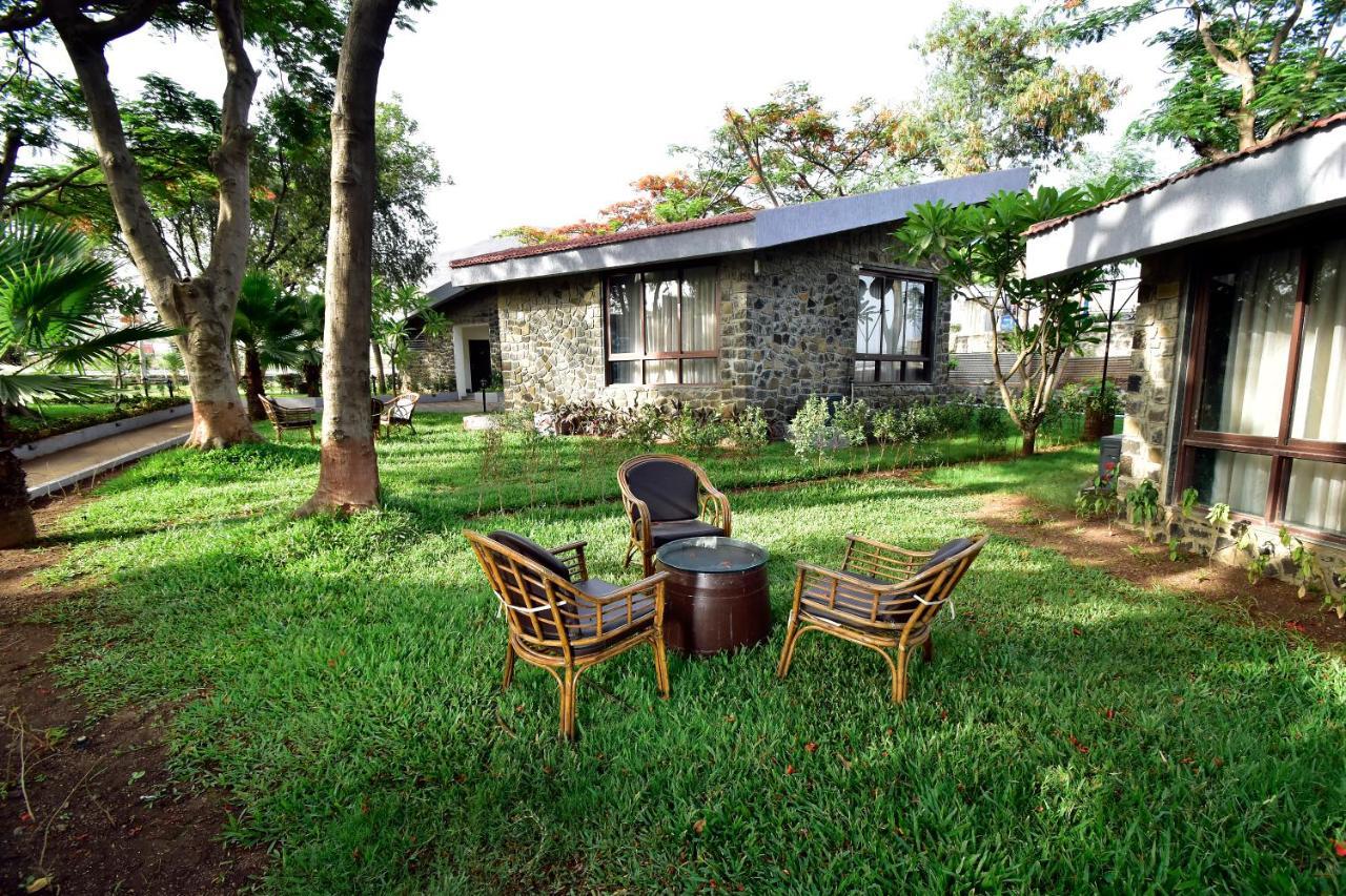 Caves County Resort Malegaon Exterior foto